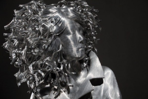 Серия выразительных скульптур из алюминиевой проволоки.
