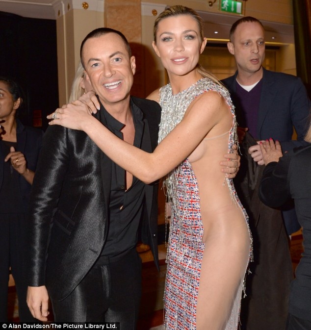 Платье от Julien MacDonald.