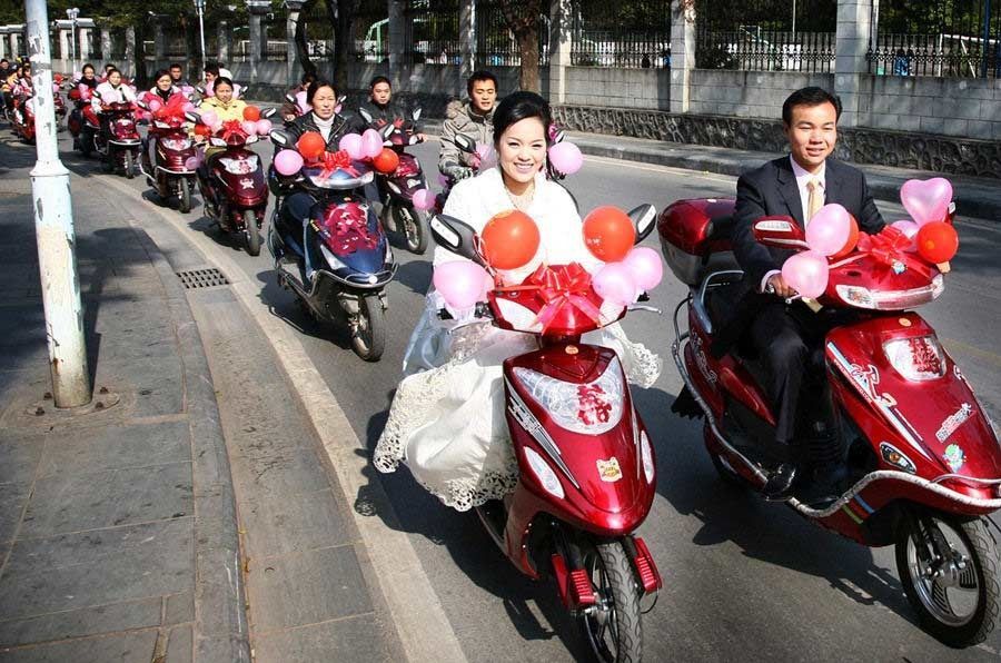 Самые необычные свадебные кортежи в Китае