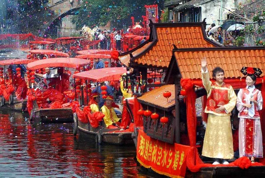 Самые необычные свадебные кортежи в Китае