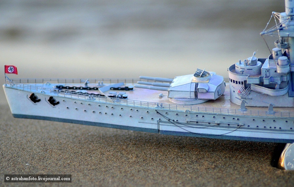 Модель немецкого тяжёлого крейсера Дойчланд