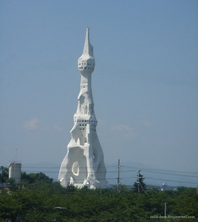 Башня Мира в японском городе Тондабаяси, пригороде Осаки!