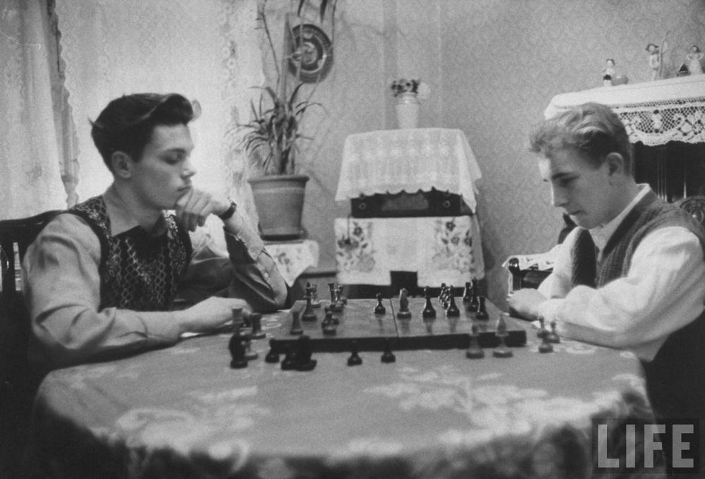 Со своим другом Олегом Коряковским играет в шахматы.