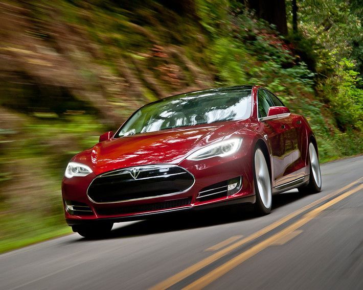 Поездка в будущее на Tesla Model S