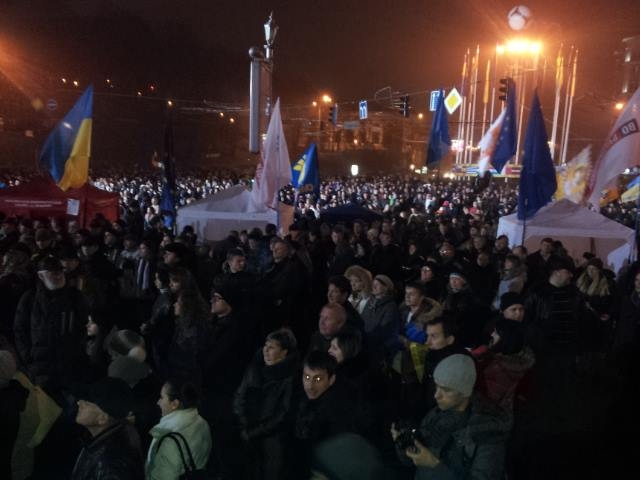 Еромайдан в Киеве: более 100 тысяч человек за ассоциацию с Евросоюзом