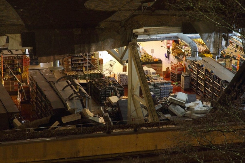 Обрушение торгового центра в Риге