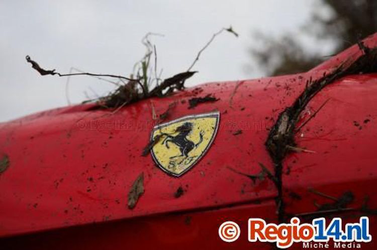 Тест-драйв суперкара Ferrari F12 Berlinetta закончился неудачно