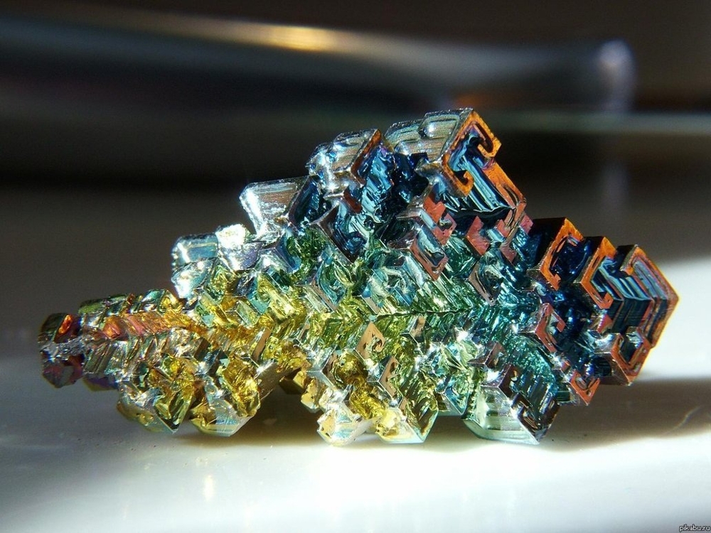 Удивительные кристаллы висмута