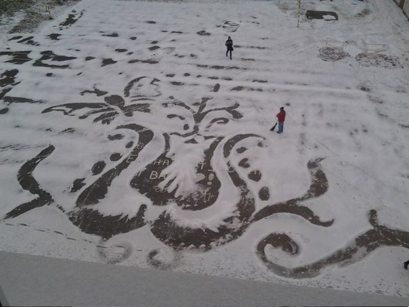 Талантливые рисунки на снегу 