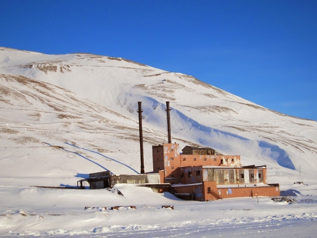 Один день из жизни в заброшенном поселке Пирамида (Арктика)
