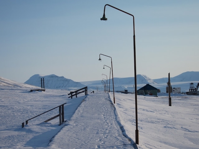Один день из жизни в заброшенном поселке Пирамида (Арктика)