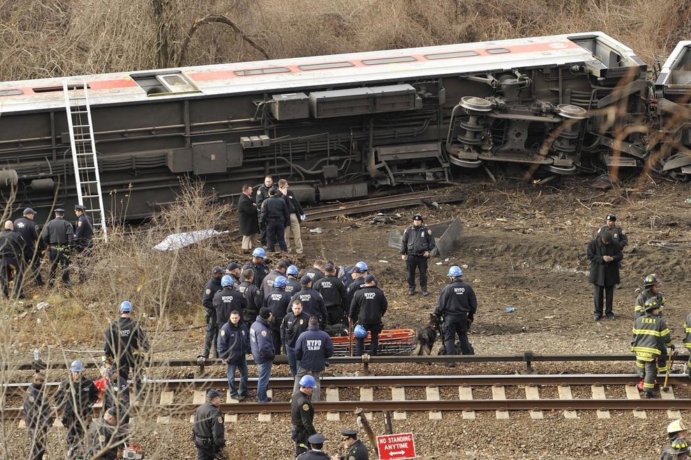 Железнодорожная катастрофа в Нью-Йорке ФОТО