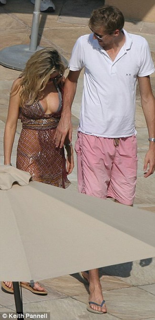Питер Крауч со своей девушкой Эбби Кленси на отдыхе 