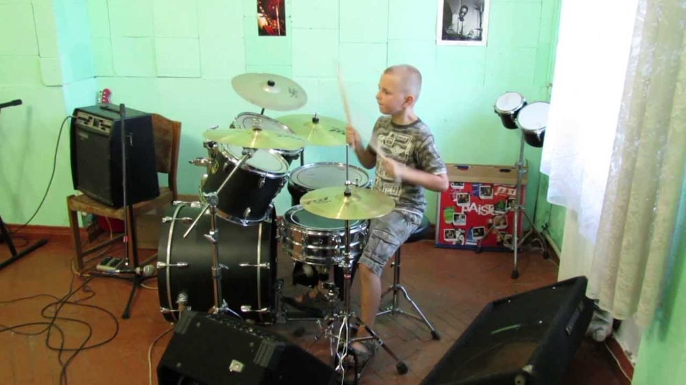 Юный барабанщик Даниил Варфоломеев (9 лет) 