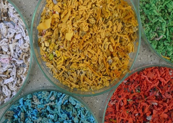 Яркий и красочный материал для напольного покрытия из отходов улитки