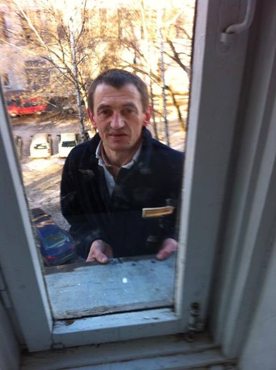 Минчанин, живущий на 5-м этаже, сфотографировал вора, который пытался залезть к нему в квартиру