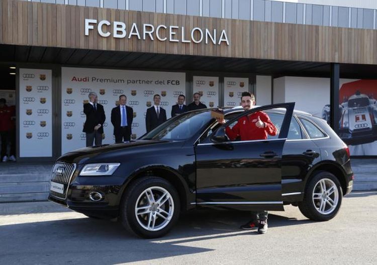 Игроки ФК «Барселона» получили ключи от Audi