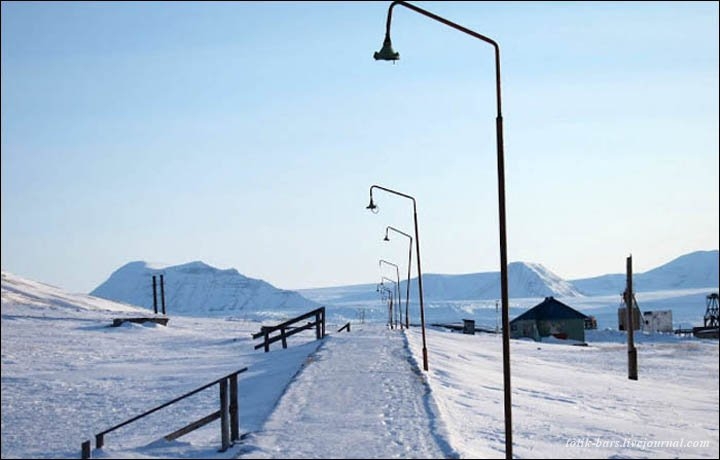 Бывший советский шахтёрский посёлок Пирамида  в Норвегии.