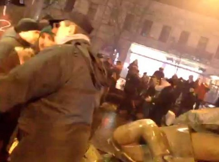 Жертвой демонстрантов стал памятник Ленину