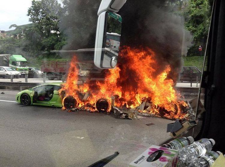 В Малайзии сгорели три Lamborghini