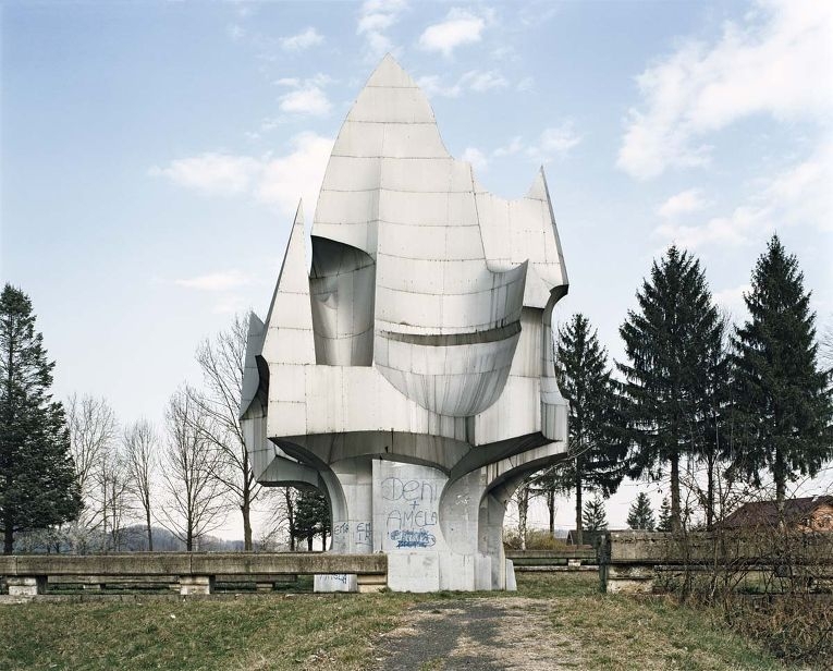 Югославские футуристические памятники