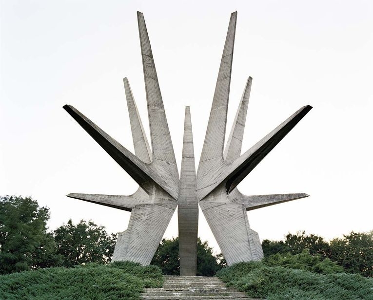 Югославские футуристические памятники