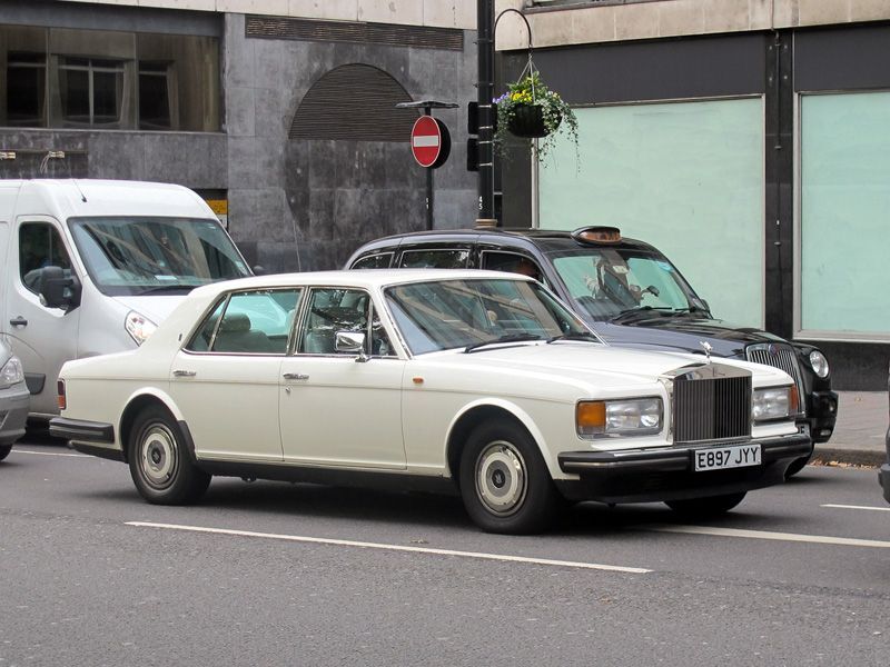 Автомобили на улицах Лондона