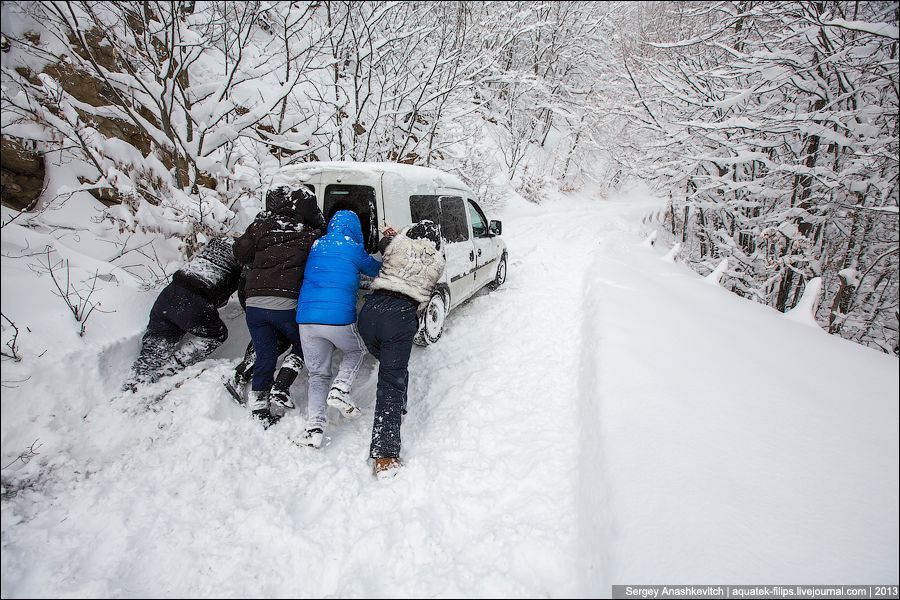 Зимние пробки в Крымских горах