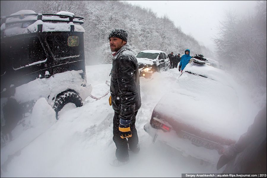 Зимние пробки в Крымских горах