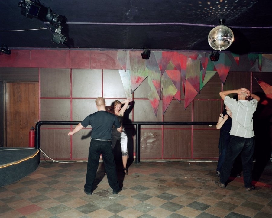 Провинциальные дискотеки Литвы в фотографиях Эндрю Микшиса