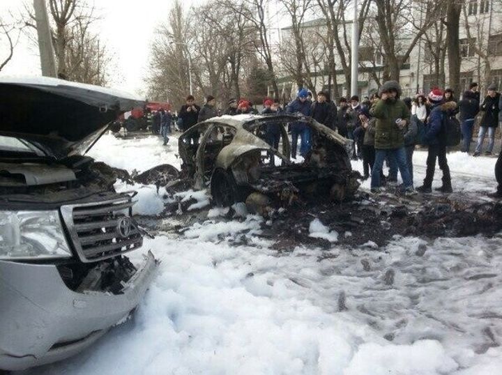 Porsche из свадебного кортежа сгорел в Махачкале