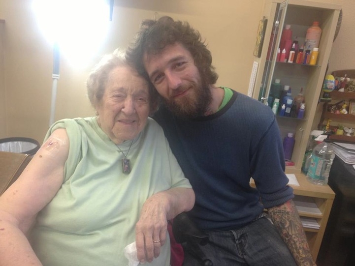 Пожилая женщина сделала тату в честь своего 103-летия!