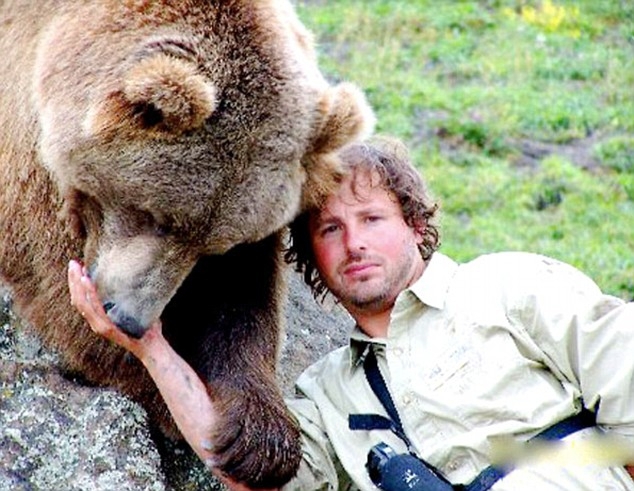 Удивительная история дружбы человека и медведя гризли