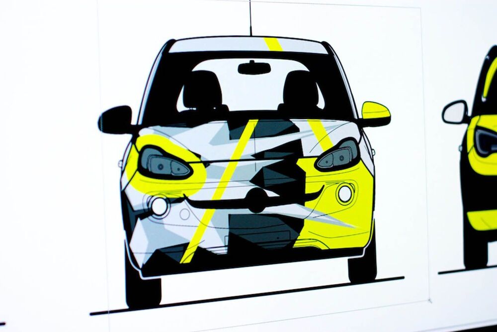 Автомобиль Opel Adam в цветах Валентино Росси