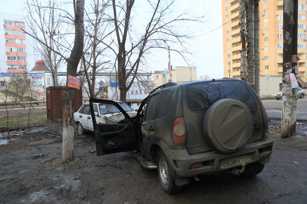 В Астрахани жгут автомобили