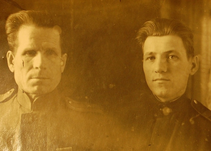 Коллекция старых военных снимков из семейного фотоальбома