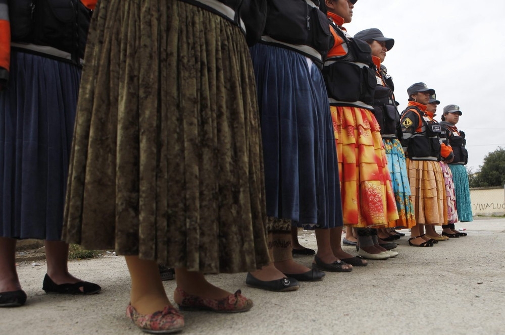 Женщины-регулировщики в Боливии
