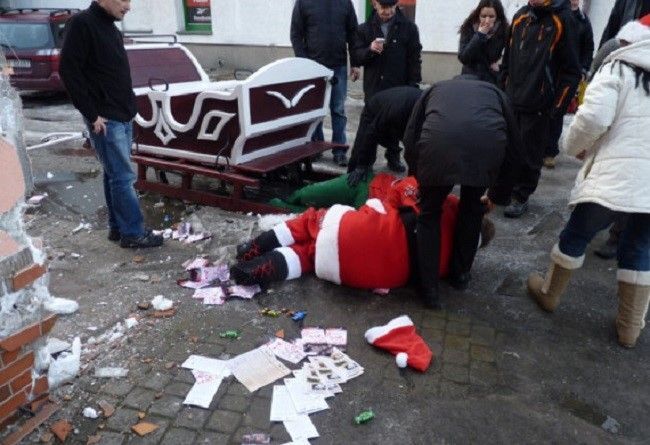 В Польше пьяный Дед Мороз попал в ДТП
