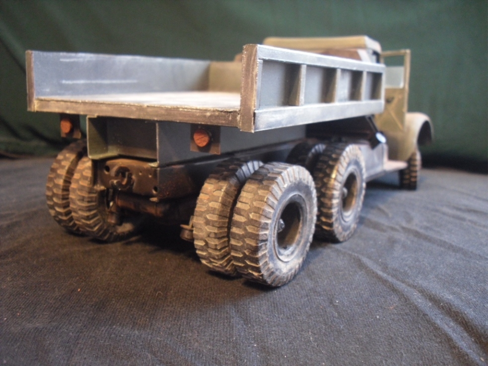 Модель грузовика ЯАЗ из бумаги