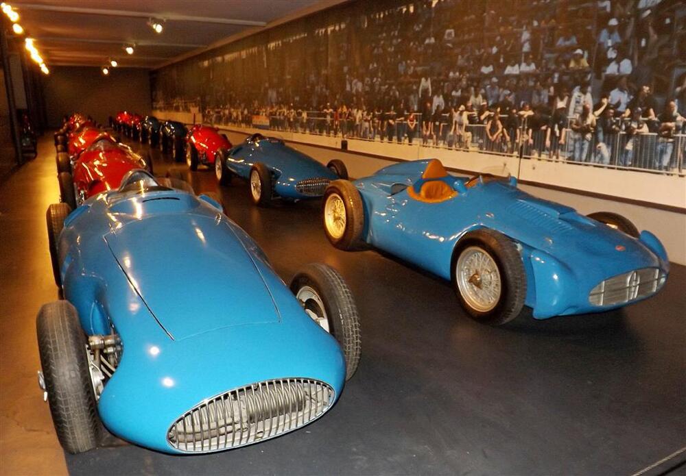 Cамый большой автомобильный музей в Европе
