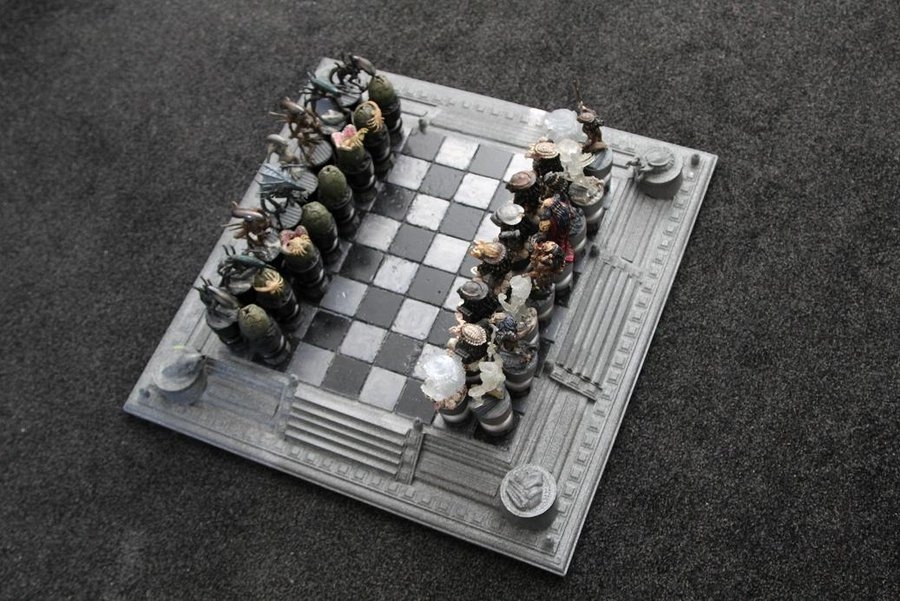 Шахматы «Чужие» против «Хищников»