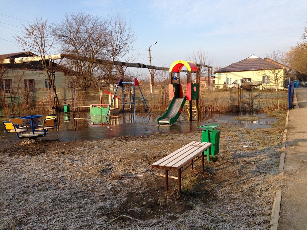 Спасибо Дедушка Мороз Ткачев за детскую площадку и бассейн