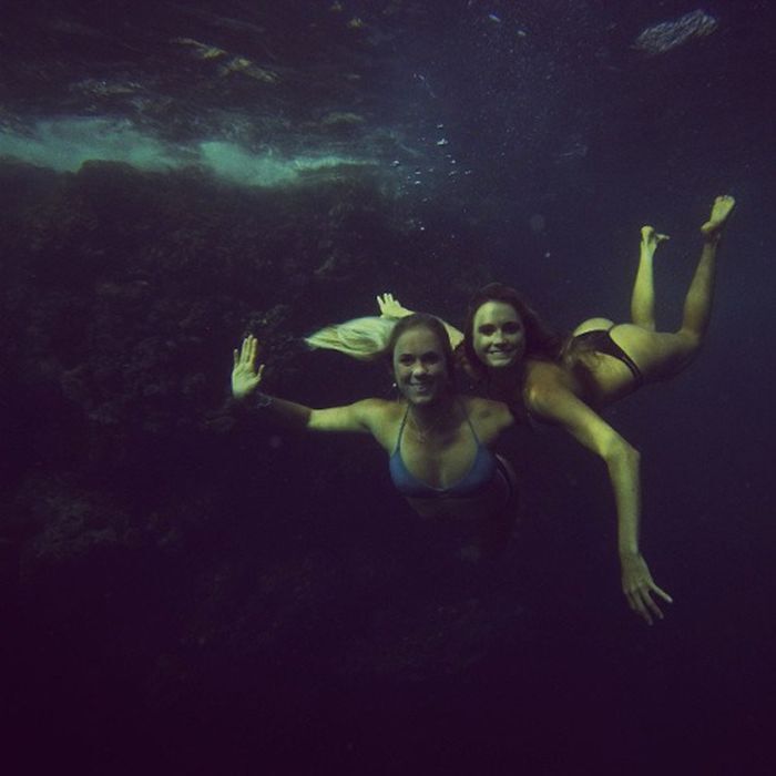 Оригинальные снимки девушек под водой 