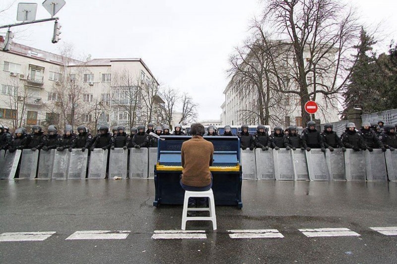 Сострадание во время акций протеста 