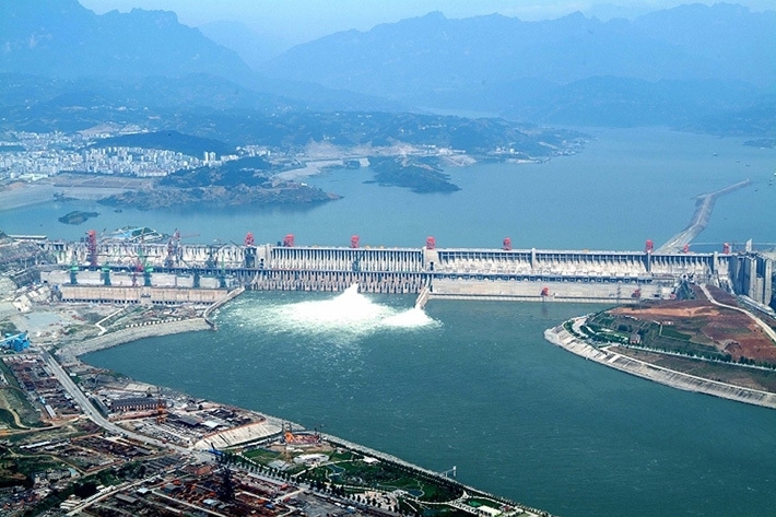 Крупнейшая гидроэлектростанция мира «Три ущелья»: покорение Янцзы