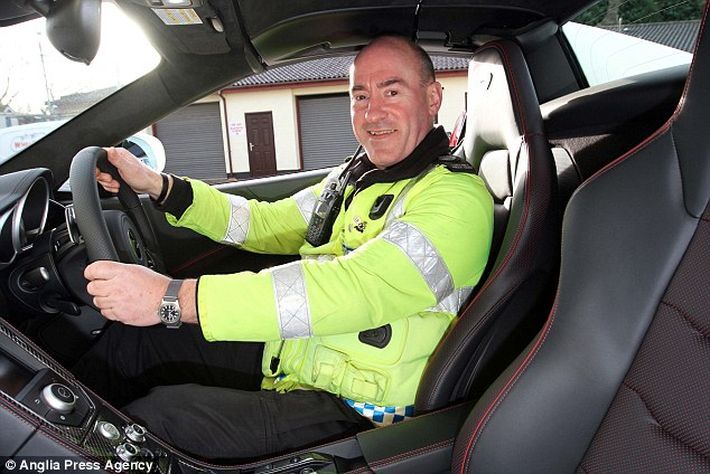  Полиция Британии получила новый McLaren