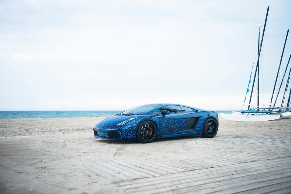 Раскрашенный вручную Lamborghini