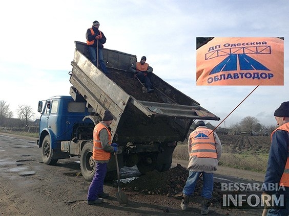 Ремонт дорог в Одесской области ( Украина ) землей .