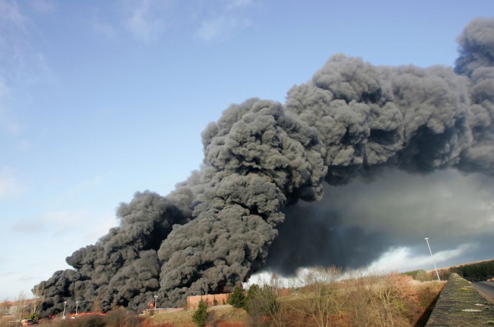 Пожар на перерабатывающем заводе в Великобритании было видно с космоса