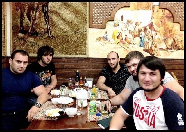 Охранники чеченцы Умара Джабраилова арестованы! Полиция ищет всех поте